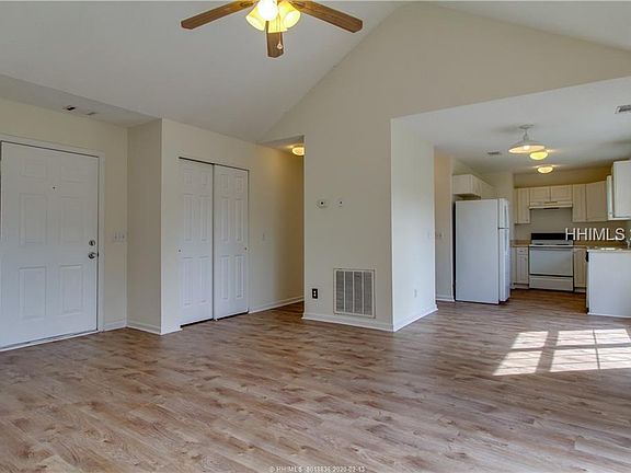 5th image of 44 Shamrock Cir