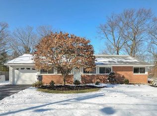 11 Tyndall Rd, Kendall Park, NJ 08824