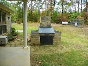 4th image of 701 Clower Ln