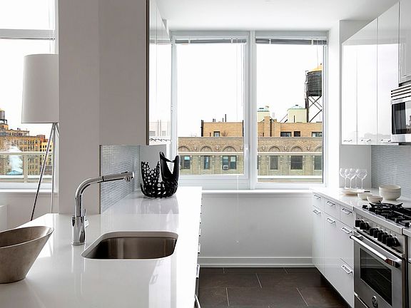 4th image of 227 W 77th St APT 18-C
