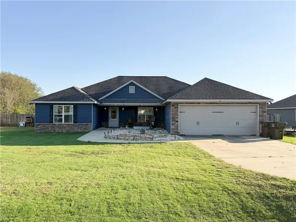 13 Silver Eagle Ct, Fort Mitchell, AL 36856