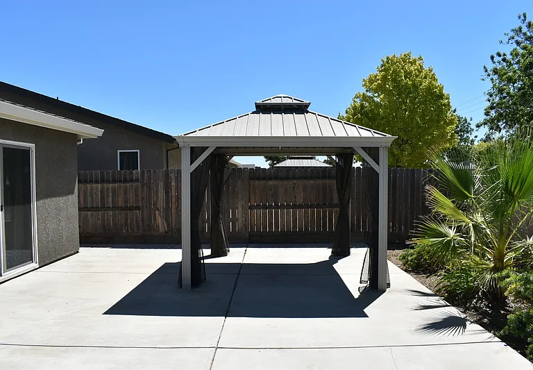 524 Janell Ct — Photo 32