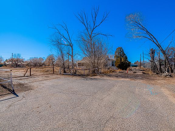 2nd image of 520 Sandia View Rd NW