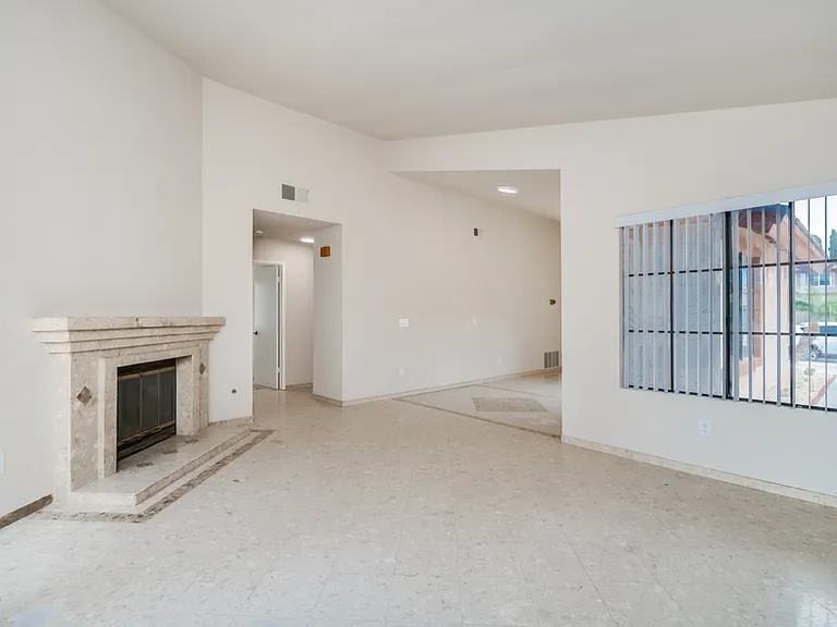 1090 Winding Oak Dr — Photo 5