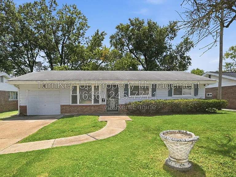 840 Lebon Dr — Photo 2