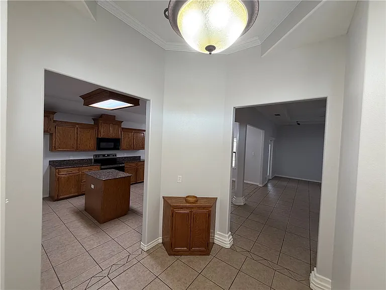 6830 Round Table St — Photo 4