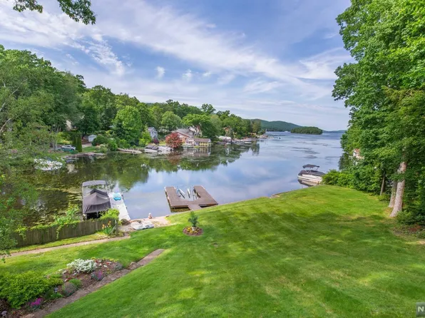 51 Rocky Point Rd, West Milford, NJ 07421