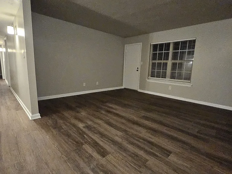 1202 Patton Creek Ln — Photo 2