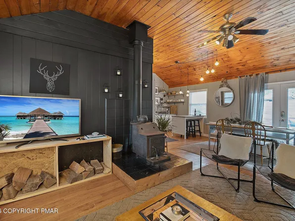 109 Sweet Pea Ln, Pocono Pines, PA 18350