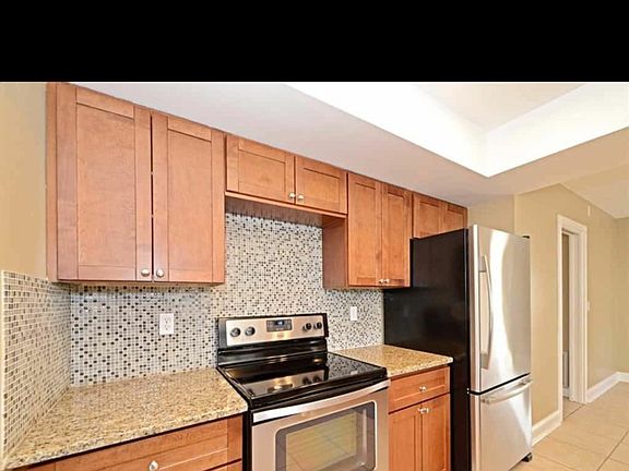 4th image of 2333 Bristol Ct