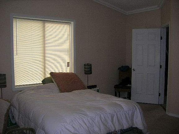 4th image of 2527 Quinlan Ave