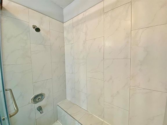 5th image of 2323 Fairwind Dr APT 860