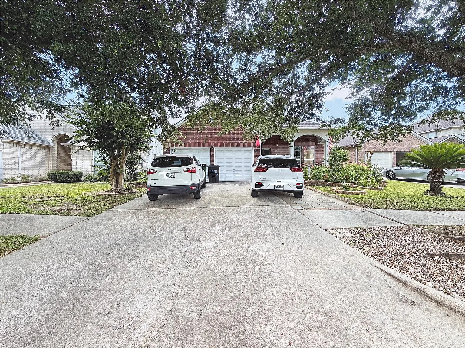 4 bed, 2.0 bath, 1916 sqft, $2,200 — Photo 1