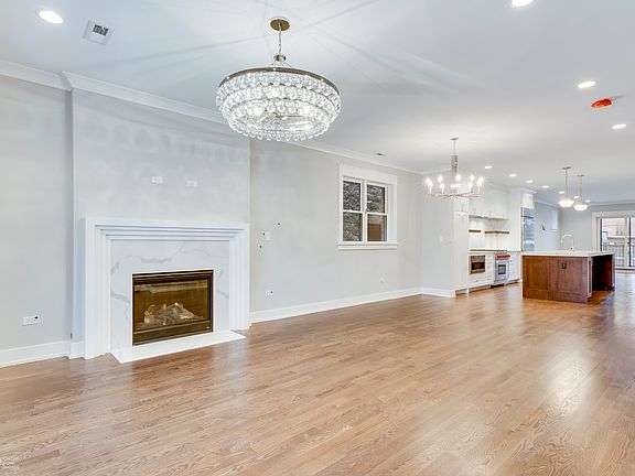 2nd image of 742 W Buckingham Pl #3