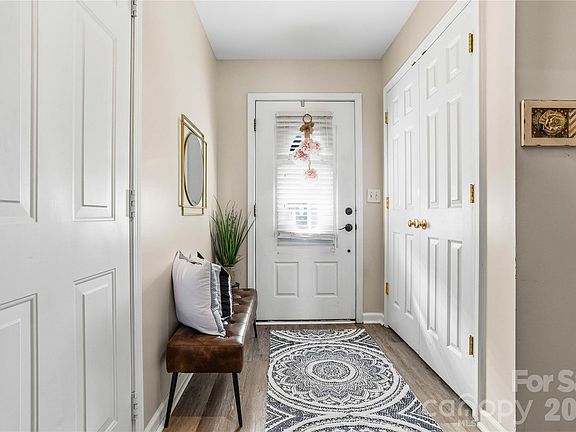 3rd image of 101 Rock Ridge Ln