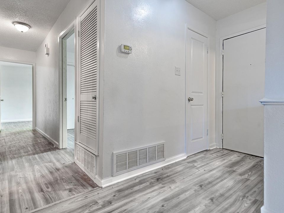 マロの打ち合わせページ 1505 W Lamar Blvd, Arlington, TX 76012 | Zillow