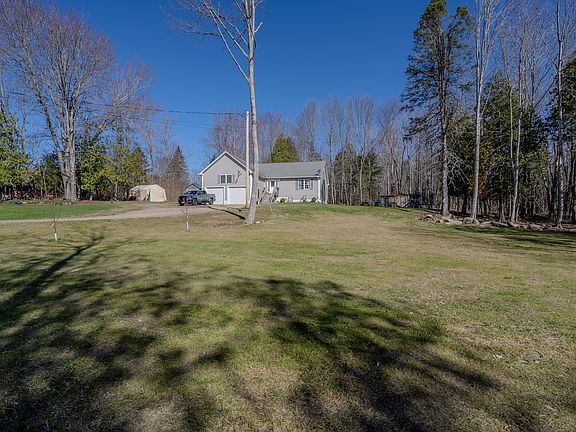 3rd image of 49 Stetson Road W