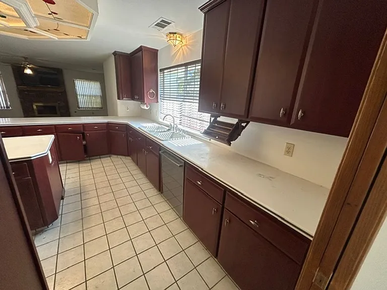 5730 W Laura Ct — Photo 14