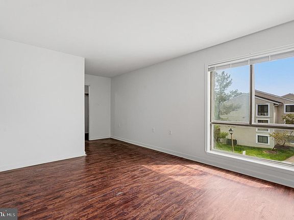 5th image of 8604 Village Way Unit 4/8604F