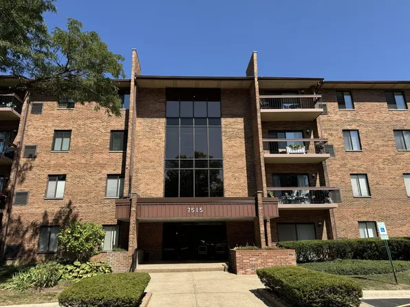 7515 Nantucket Dr APT 205, Darien, IL 60561