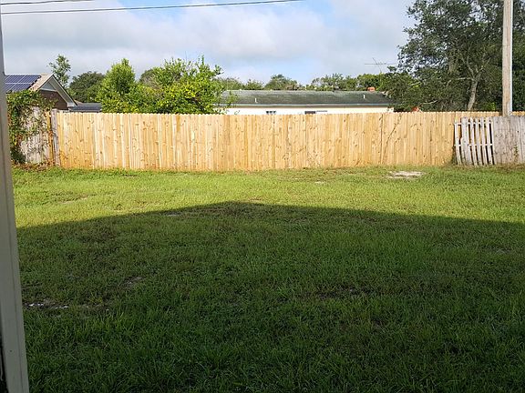 4th image of 1072 Aaron Dr