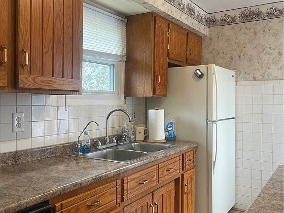 4th image of 1825 Garloch Dr