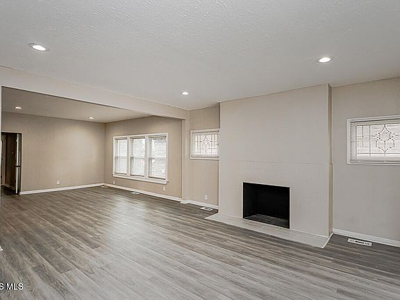 2nd image of 2337 Parkwood Ave