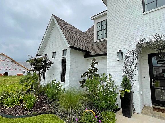 2nd image of 112 Belle Vue Dr