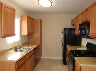 18 Palmyra Dr, Vista, CA 92083