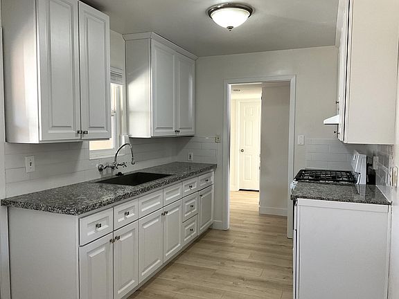 3rd image of 2076 Janice Ave
