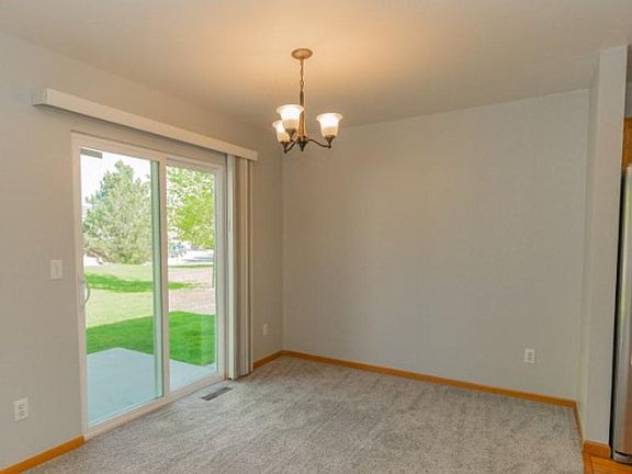 Dining room to outdoor patio