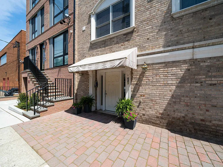 621 Monroe St #8B — Photo 16
