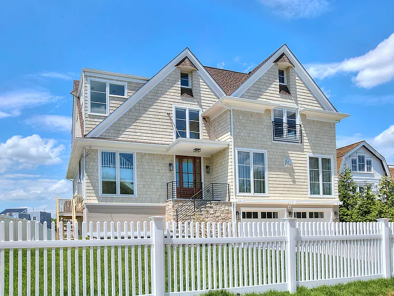 Welcome to 6 Plover Lane, Wezstport CT