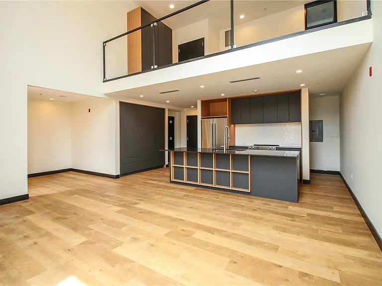33 Russell St #202 — Photo 6