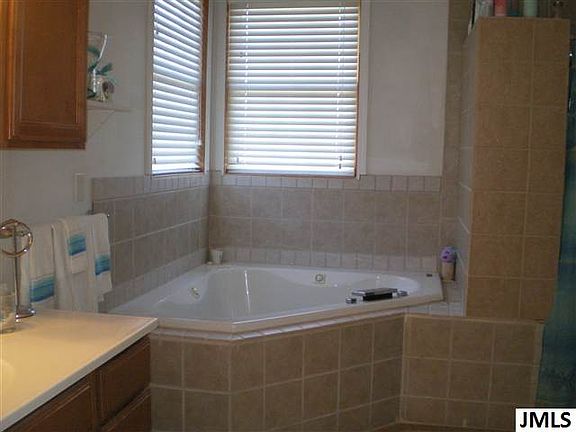 4th image of 4041 Erika Dr
