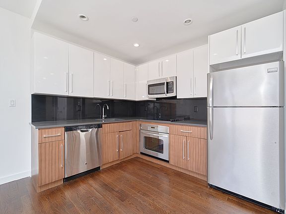 4th image of 1209 Dekalb Ave APT 221