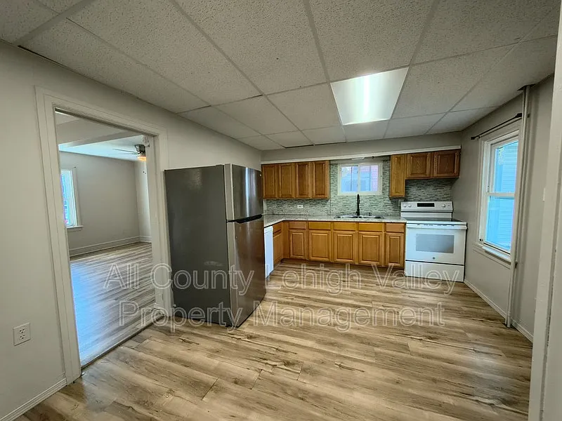 2 bed, 1.0 bath, 800 sqft, $1,495 — Photo 2