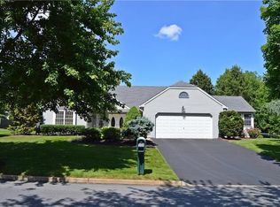 1665 Lamplighter Dr, Macungie, PA 18062