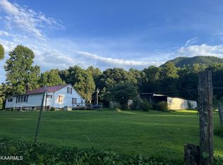 1027 Dry Valley Rd, Townsend, TN 37882