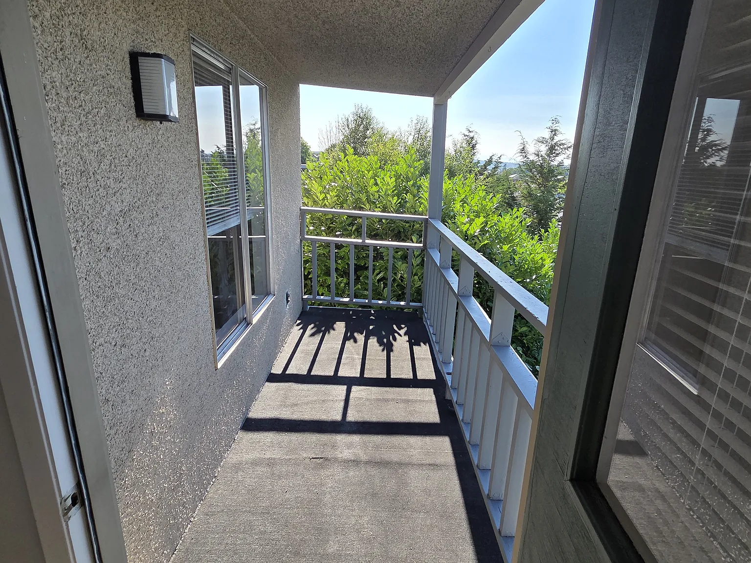 Mont Clare Apartments — Photo 4