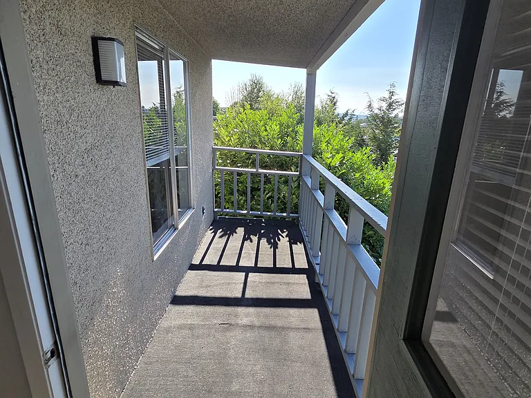 Mont Clare Apartments — Photo 4