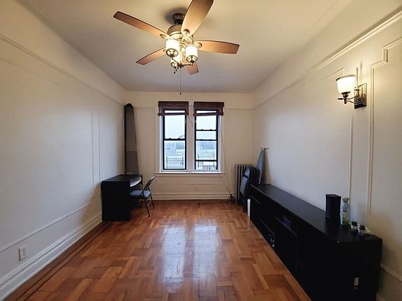 3rd image of 601 40th St #C19
