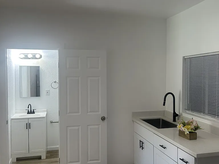 430 S Washington St — Photo 9