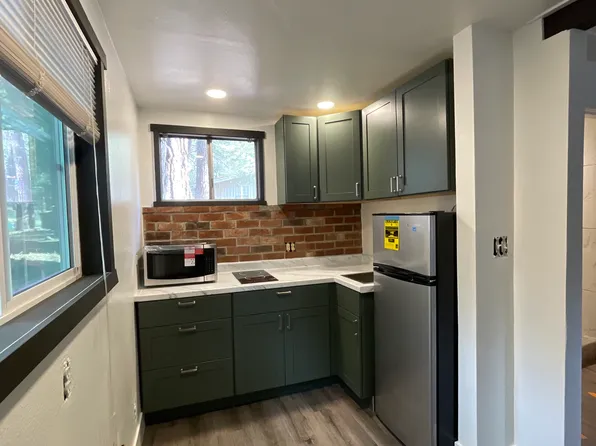 202 Snowcrest Ave #B, Mammoth Lakes, CA 93546