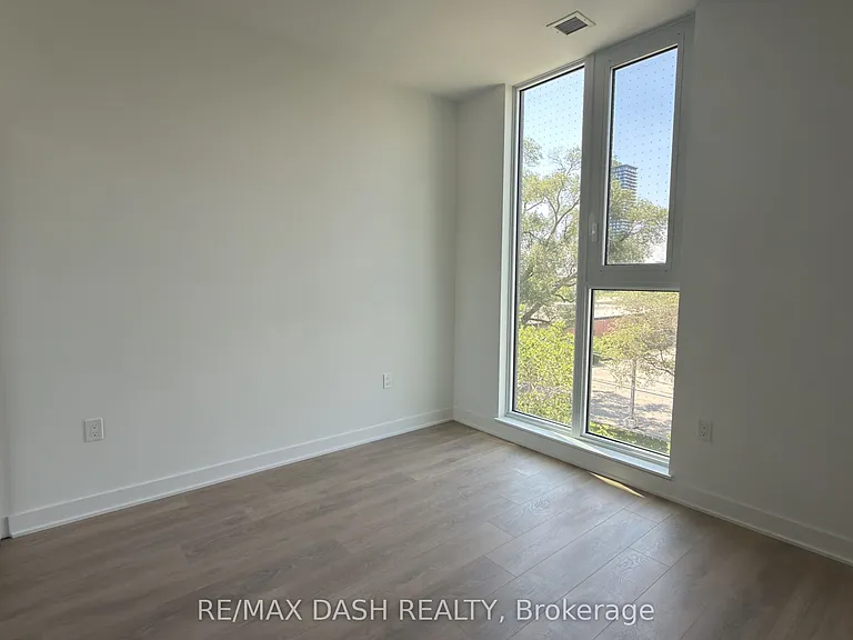 1037 The Queensway #214 — Photo 12