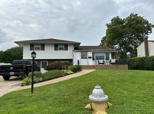 19 Gardenia Dr, Commack, NY 11725