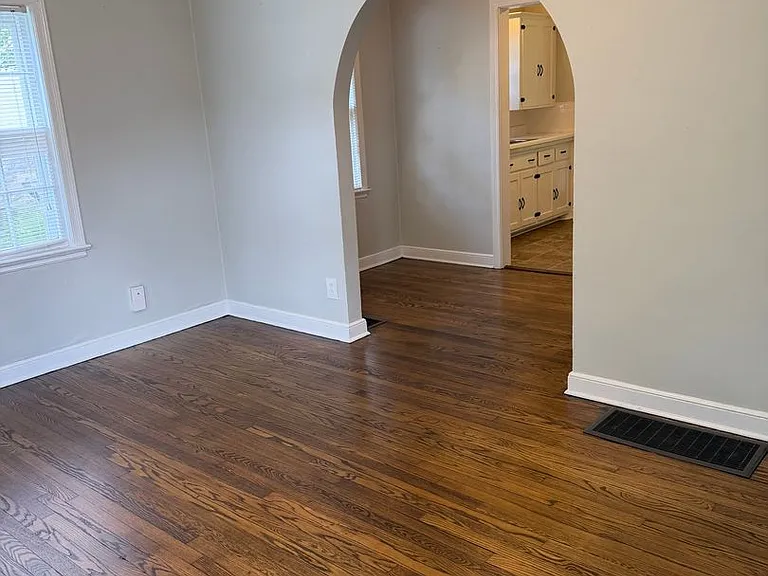 2031 Benjamin St — Photo 3