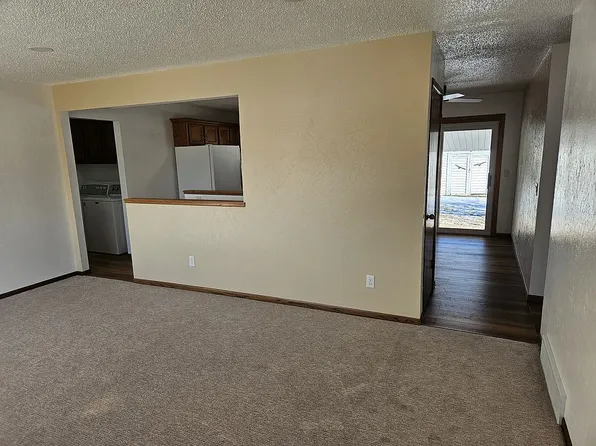 402 Tulsa Dr, Bismarck, ND 58504