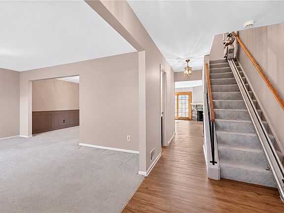3rd image of 56 Dunbridge Hts