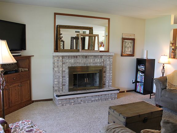 3rd image of 22424 Hanover Dr